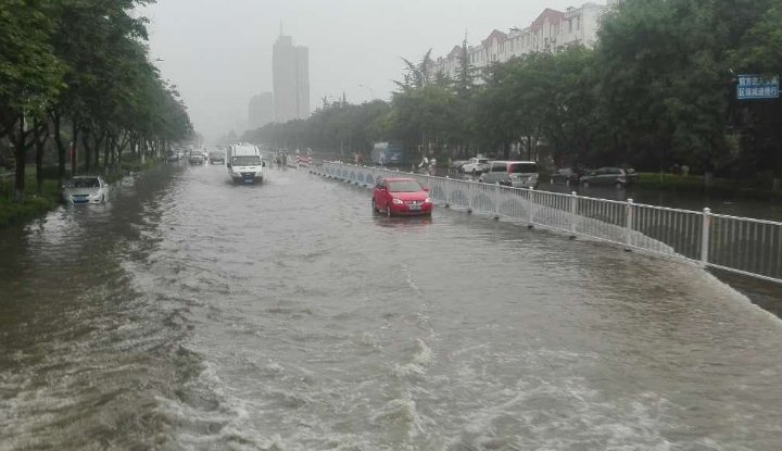 洪水围城下的河南卫辉让人揪心，为何当地的内涝水位不退反涨？