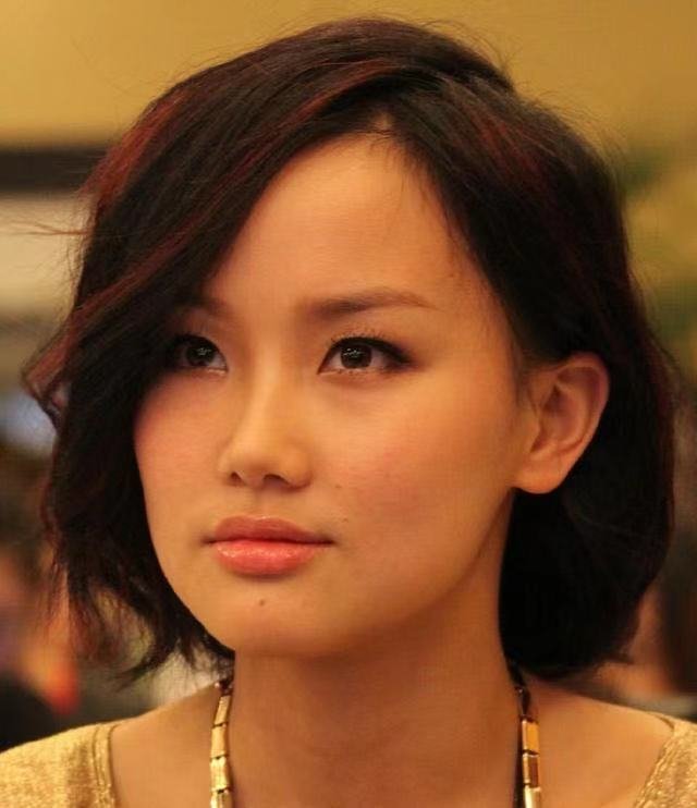 黄龄疑似假唱，这是设备有问题还是真的假唱？