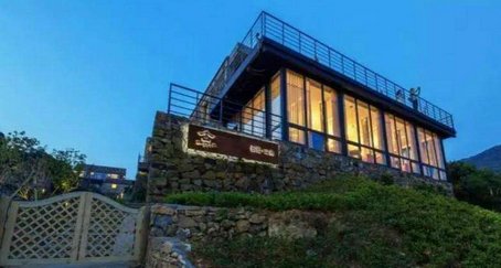 《三个院子》这档综艺的节目特色是什么？