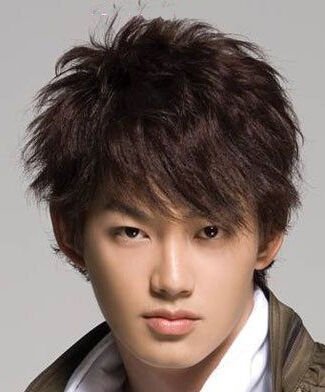 男生天生卷发适合什么发型