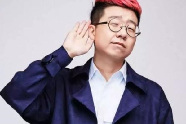 李诞获爱奇艺尖叫之夜综艺之星称号，他的综艺感有多强？