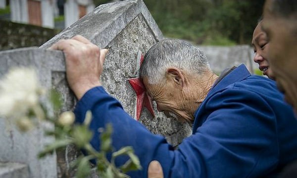 我国1男子被2名越南女兵绑入深山,做了13年压寨丈夫,究竟怎么回事?
