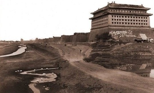 100年前的中国是什么样子的？