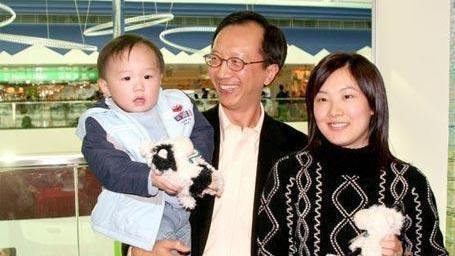 伏明霞嫁的老公有多富有？