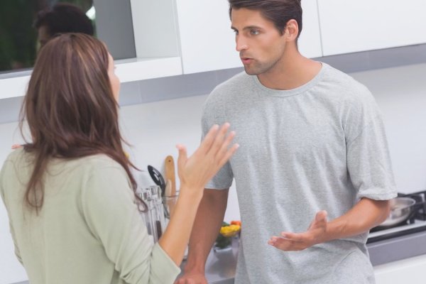 男朋友生气可以打吗？