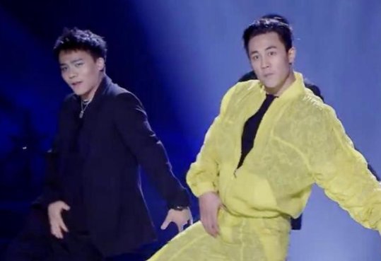 杜淳顶胯上热搜是怎么回事？