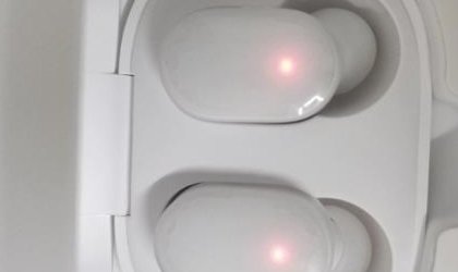 蓝牙耳机充电一直闪红灯是怎么回事啊？