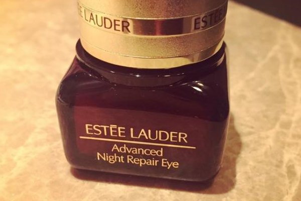 雅诗兰黛眼霜和兰蔻的眼霜哪个好用