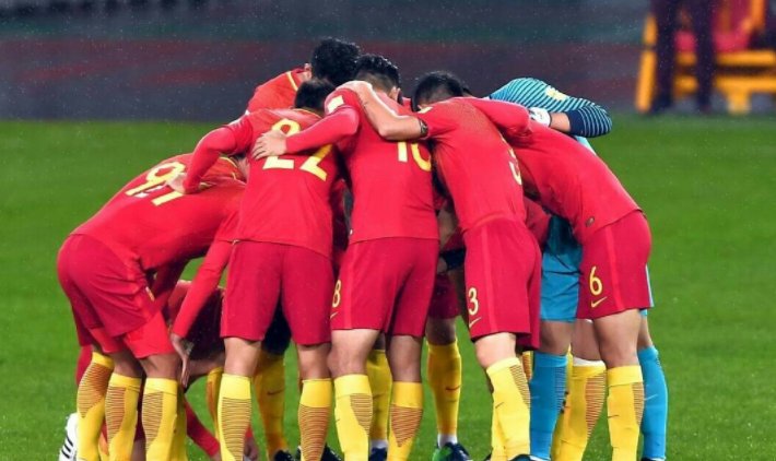 国足为什么踢得那么烂？