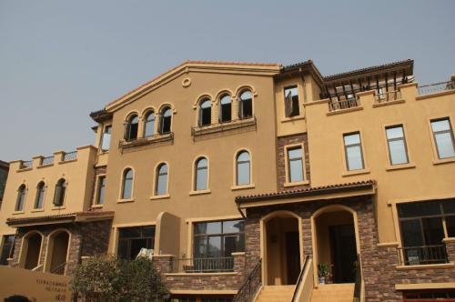 西班牙建筑风格的特点是什么？