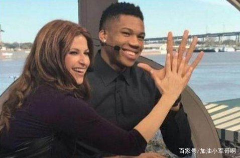 阿德托昆博,为什么人们都叫他“字母哥”呢?