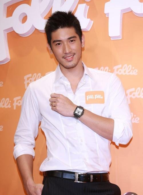 高以翔的家庭背景如何？