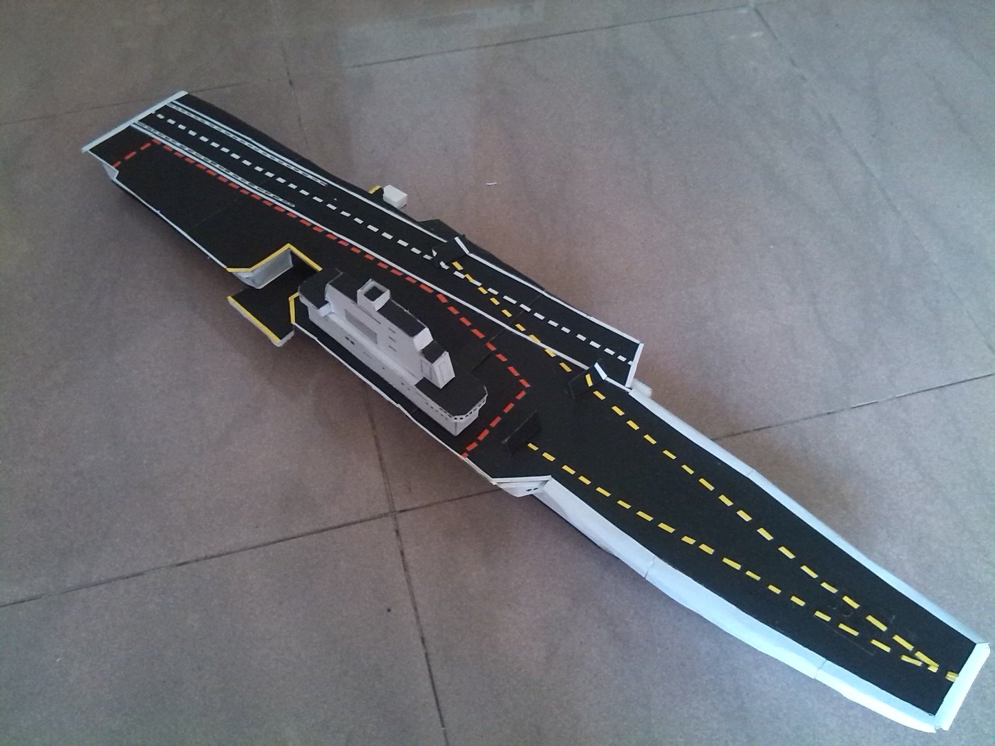 如何制作航空母舰模型