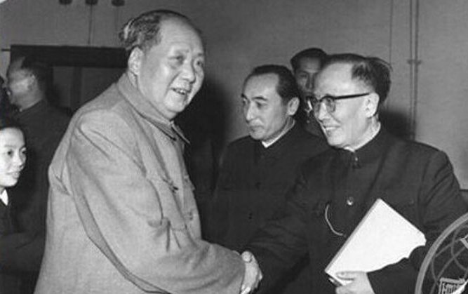 《满江红·和郭沫若同志》全文是什么？