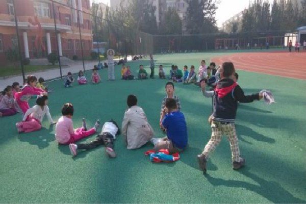 有什么室内游戏适合班级30 多人在一起玩