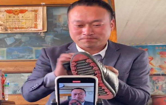 关于张同学拒绝每年500万买断运营权这件事，你有何看法？