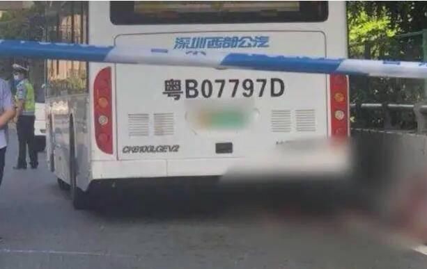 深圳公交司机低头捡东西碾死行人，究竟有何隐情？