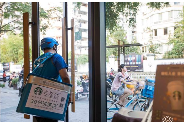 315曝一男子出租屋产假星巴克外卖达729单,存在哪些食品安全隐患?