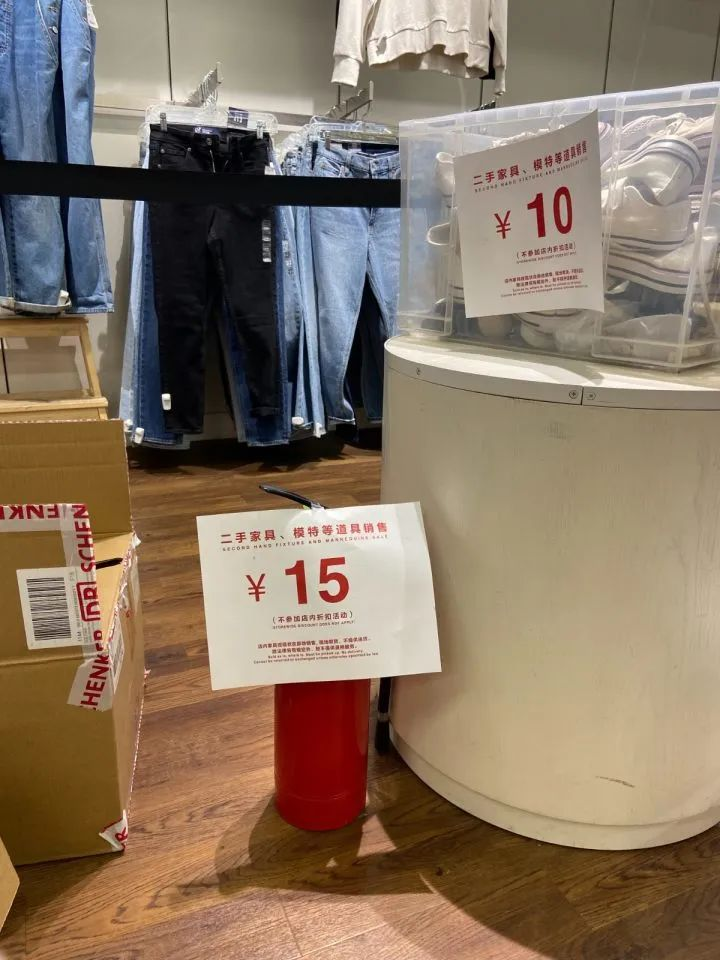 美国服饰巨头GAP败走中国，连灭火器和模特都卖，GAP的衣服怎么样？