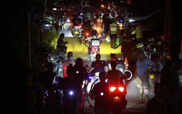 重庆救火摩托车队身影再现震区，这一次，他们带来了哪些帮助？