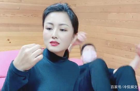 赵本山为捧他带他上春晚,依旧没有起色,却跟女徒弟结婚,这个人是谁?