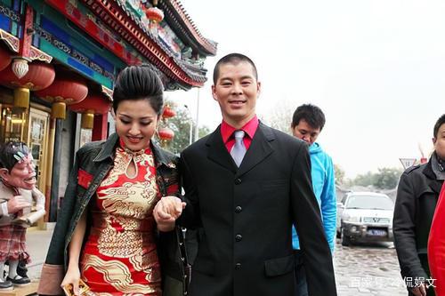 赵本山为捧他带他上春晚,依旧没有起色,却跟女徒弟结婚,这个人是谁?