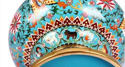 九州春色破晓明什么生肖？