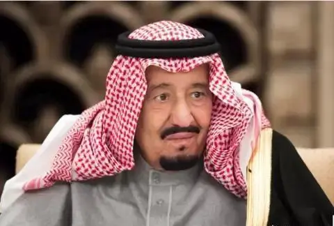 沙特王子买下雨中摆摊商贩所有商品,他这么做的初衷是什么?