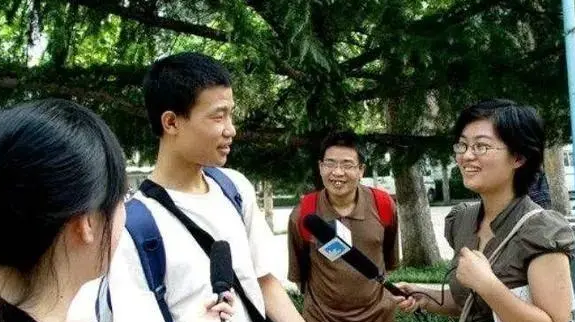 韦东奕父亲因何病去世的