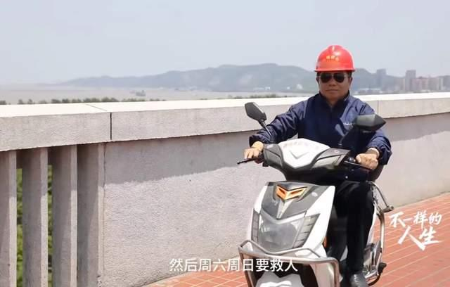 南京一大叔十八年自费救助400位跳桥者，是什么原因让他坚持这么做的？