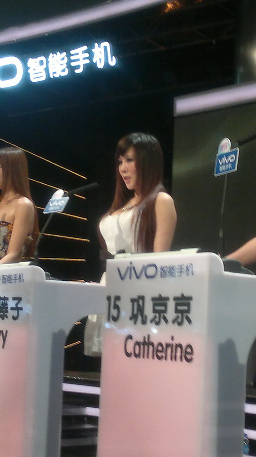 非诚勿扰美国西部专场女嘉宾伍藤子貌似是大胸妹'求证实。