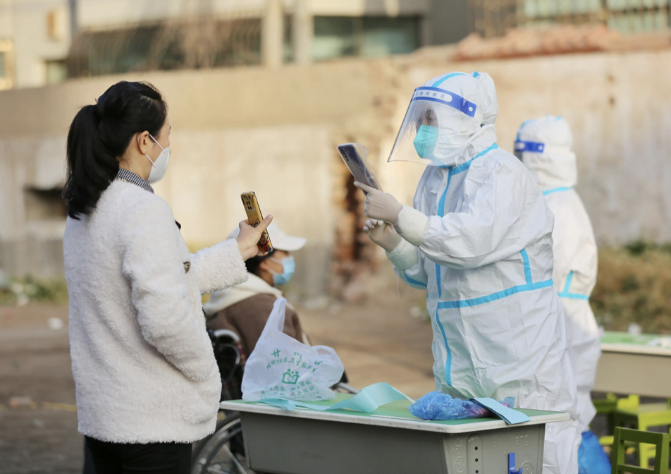 徐汇涉疫足浴店3人被立案，他们将会面临什么处罚？