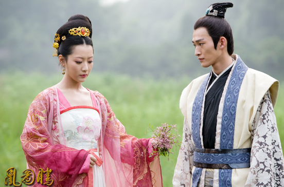 凰图腾最后结局飞鸿和彩蝶还是和风燕在一起啊