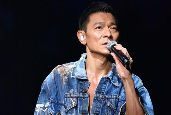 歌词里有一句 只怪爱的故事太多完美 是什么歌