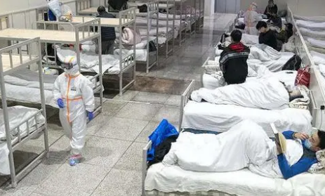 上海方舱医院病患蹦迪跳《野摩托》，现场氛围如何？