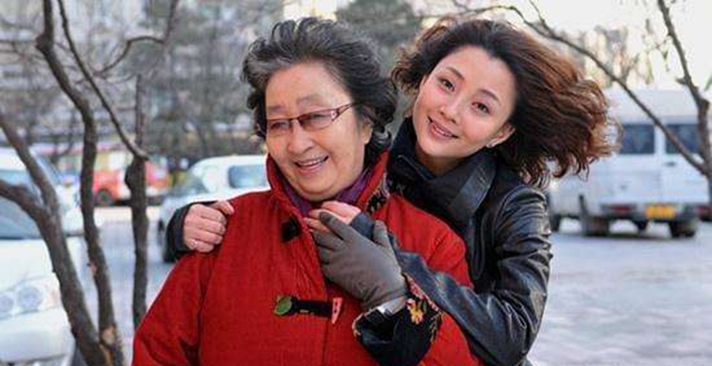 殷桃遭父亲花式催婚，她是如何应对父母催婚的？