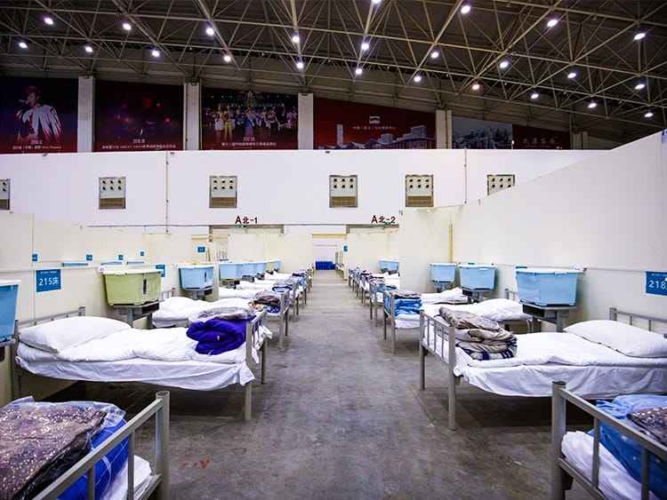 上海方舱医院病患蹦迪跳《野摩托》，现场氛围如何？