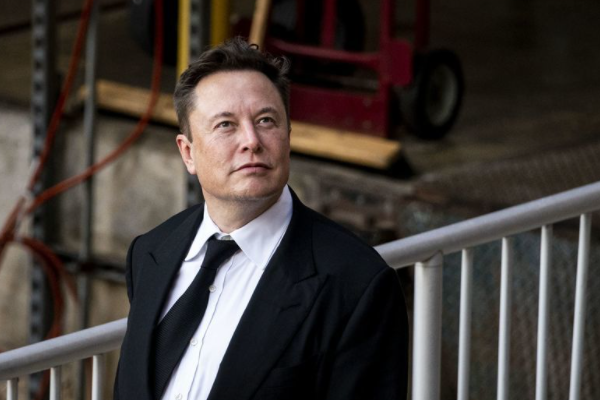 关于过半网友支持卖股票这件事，马斯克是如何回应的？