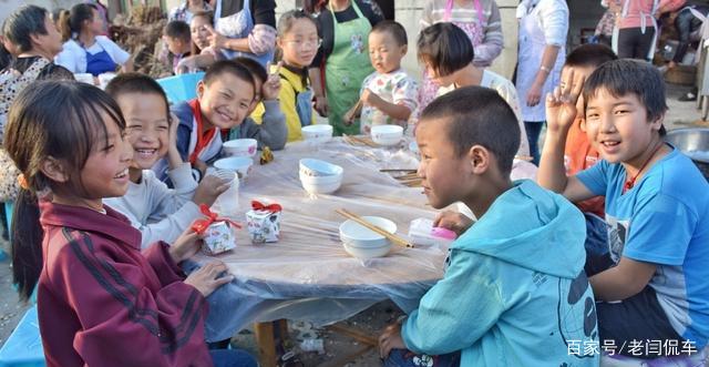 农村吃酒席,上菜后该不该抢?