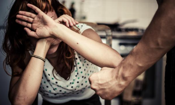 潍坊研三女生称被婆家打瘫痪，公公否认，女子究竟有无遭到家暴？