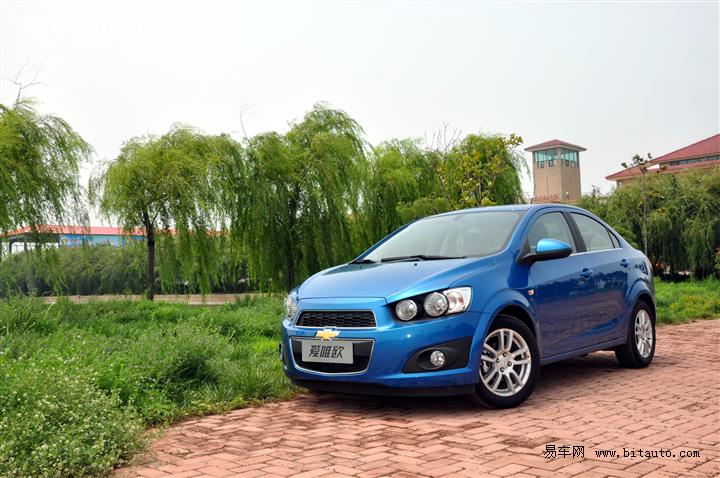 爱情公寓第三季的曾小贤的车是什么车?不是大黄蜂,是自己的那辆,第八集