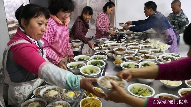 农村吃酒席，上菜后该不该抢？