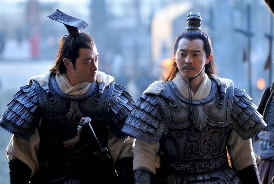 三国演义中群雄逐鹿讲的是什么内容？