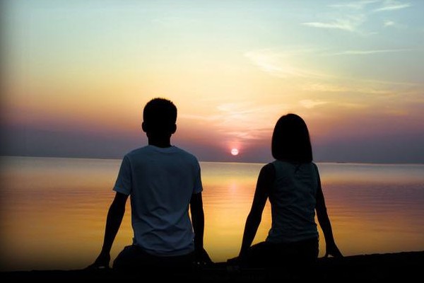 女生跟男友去游玩,带上闺蜜合适吗?