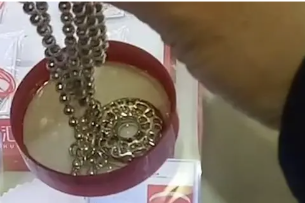 银项链变黑怎么清洗