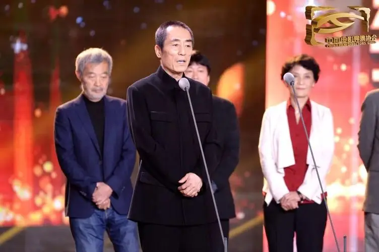 张艺谋接连受聘为北电特聘教授，北舞荣誉教授，如何评价他的导演能力？