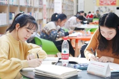 在没人的教室里做学长你干嘛？