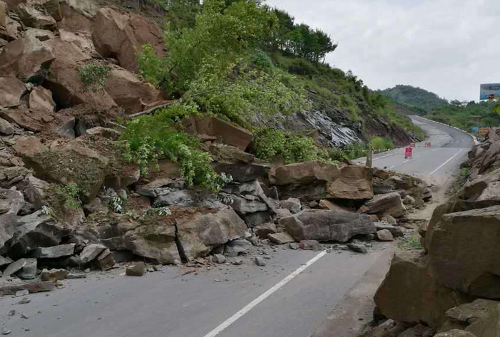 延安一处山体垮塌致四人遇难,导致山体垮塌的原因是什么?