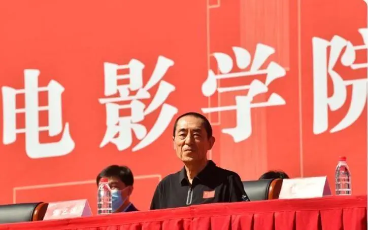 张艺谋接连受聘为北电特聘教授，北舞荣誉教授，如何评价他的导演能力？