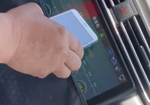 出租车司机按收音机频道计费